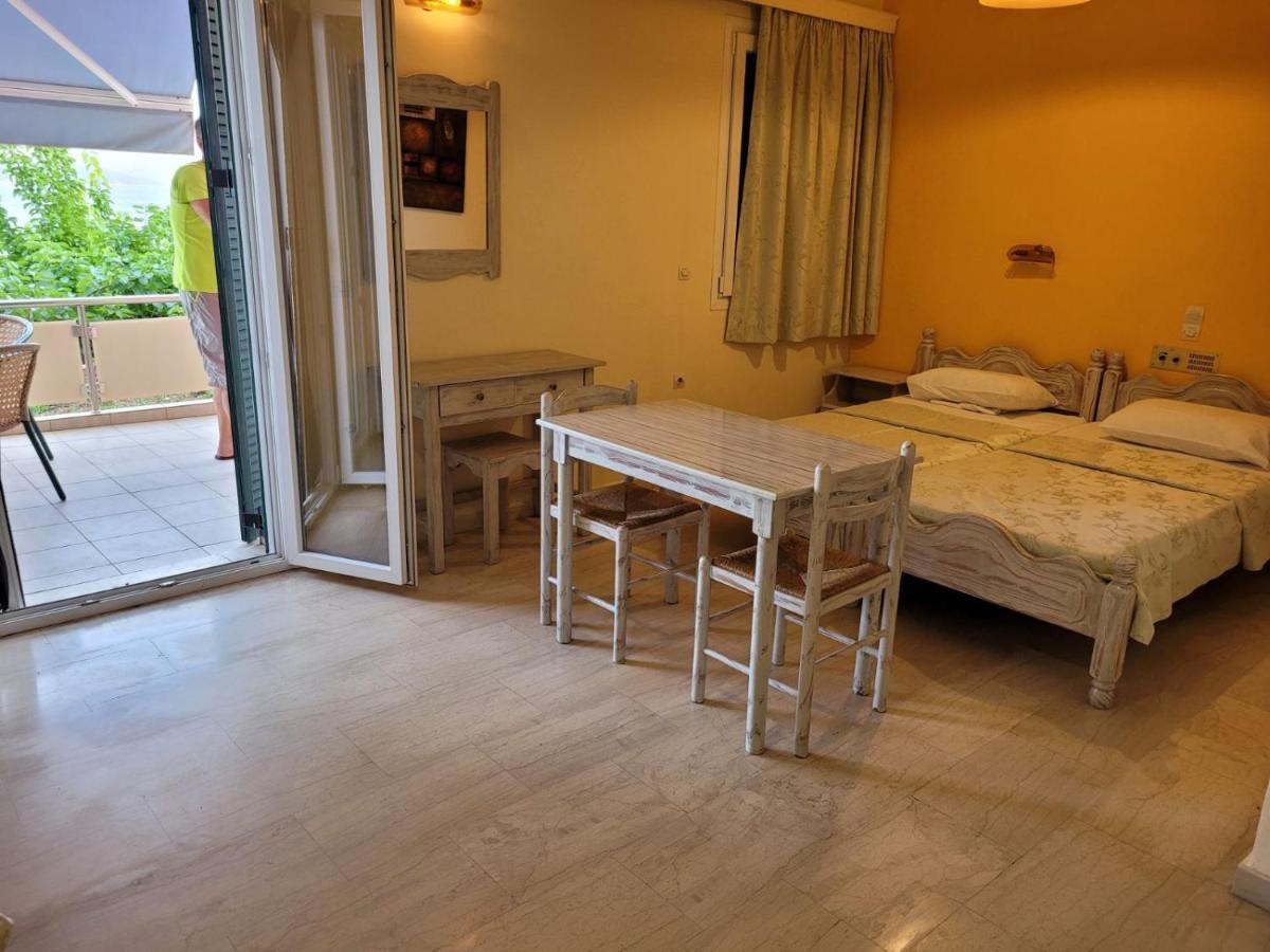 Logan'S Beach Hotel Nydri  Esterno foto