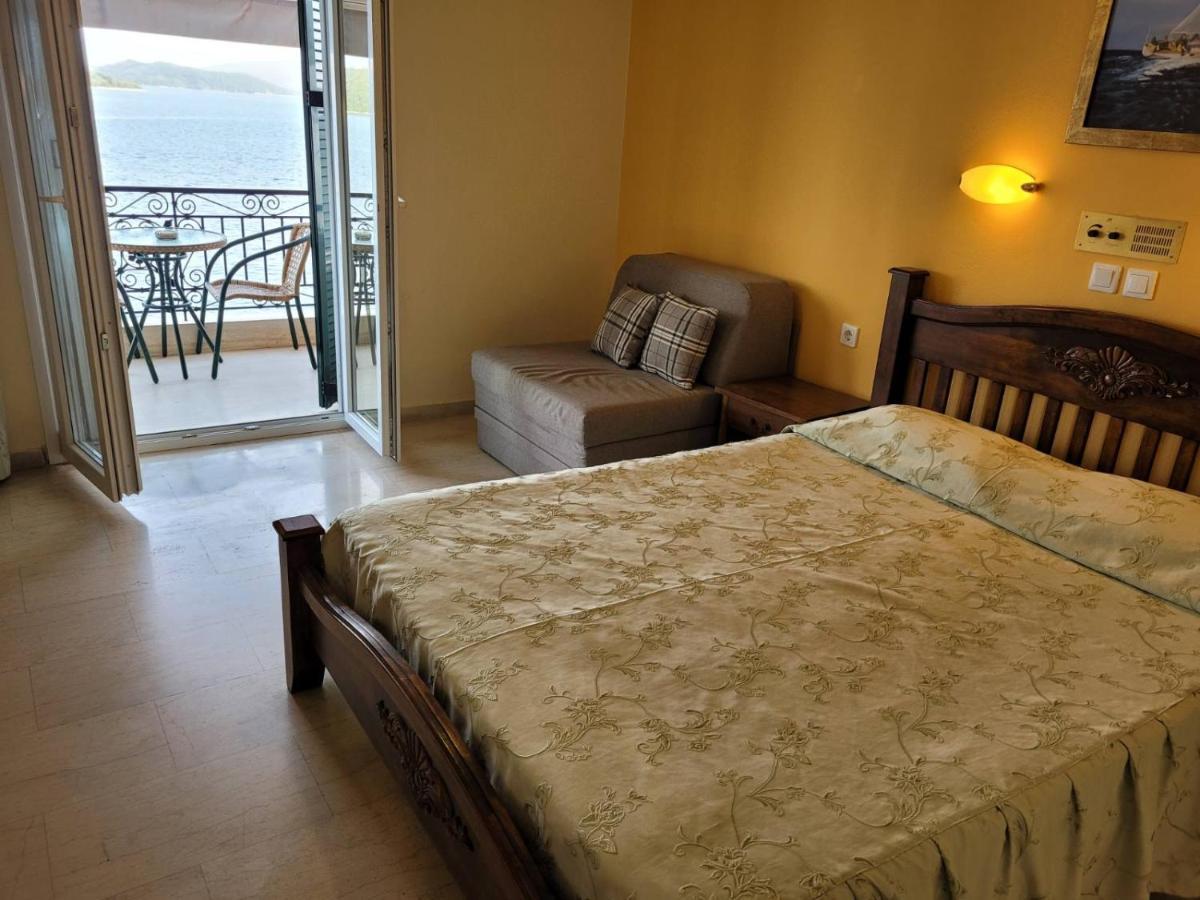 Logan'S Beach Hotel Nydri  Esterno foto